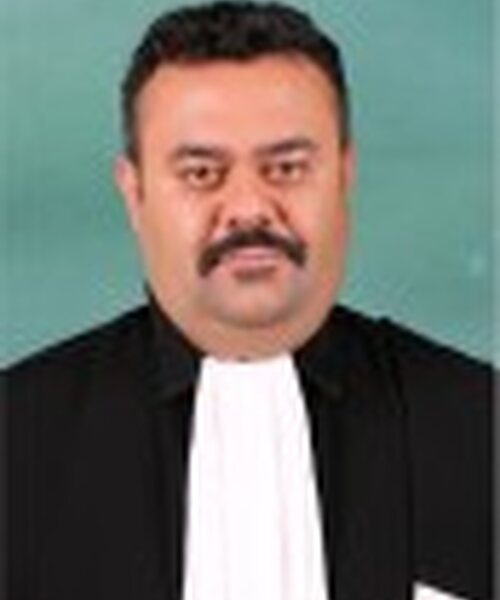 امین اکبری مقدم